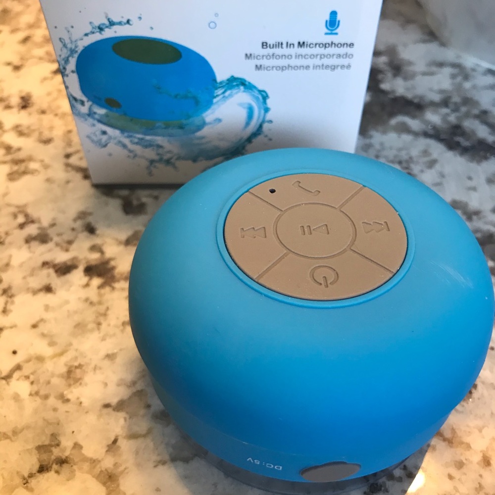 Splash Proof Bluetooth speaker with built in MIC